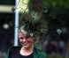 Royal Ascot, jour 2, mercredi 15 juin 2011. Echantillon de la folie du bibi qui règne sur les pelouses du Berkshire. 