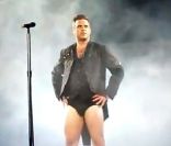 Robbie Williams, à Cardiff, le 15 juin 2011.