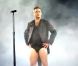 Robbie Williams : Toujours prêt à se dénuder, même sur scène