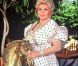 Zsa Zsa Gabor, sortie du coma, fait la fête avec son mari... au champagne !