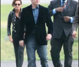 John Travolta fait un tour en hélicoptère depuis l\'héliport de Paris afin de se rendre au Bourget pour un événement de la marque Breitling le 21 juin 2011
