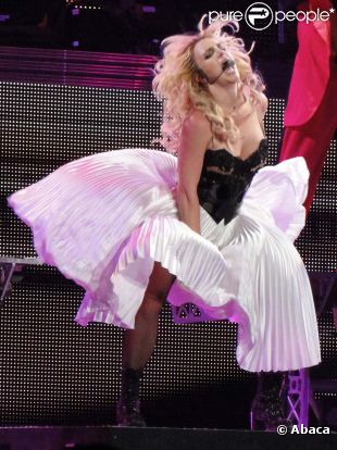 Le Femme Fatale Tour à Los Angeles, le 20 juin 2011. Marilyn Monroe version XXIe siècle, l'une des surprises du nouveau spectacle de Britney Spears.