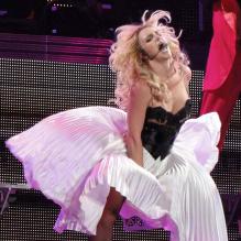 Le Femme Fatale Tour à Los Angeles, le 20 juin 2011. Marilyn Monroe version XXIe siècle, l'une des surprises du nouveau spectacle de Britney Spears. <br />