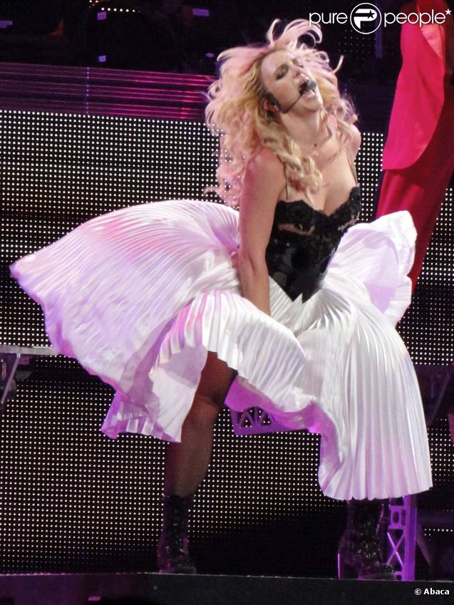 Le Femme Fatale Tour à Los Angeles, le 20 juin 2011. Marilyn Monroe version XXIe siècle, l'une des surprises du nouveau spectacle de Britney Spears.  