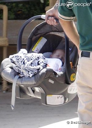 Pink, sa maman Judy Moore, son mari et leur petite Willow au restaurant à Malibu le 23 juin ( photos exclusives)