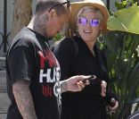 Pink, sa maman Judy Moore, son mari et leur petite Willow au restaurant à Malibu le 23 juin ( photos exclusives)