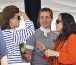  La princesse Caroline de Hanovre était bien entendu présente pour admirer les prouesses de sa fille, le 24 juin 2011, en compagnie d'Albina du Boisrouvray. 
 Le Jumping International de Monaco s'est ouvert le 23 juin 2011 en principauté. Pour admirer Charlotte Casiraghi, en lice, toute la famille était là : le prince Albert, sa fiancée Charlene, la princesse Caroline et Alex Dellal, l'amoureux de la cavalière de 24 ans ! 