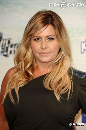 Nicole Eggert pose lors d'une soirée hommage à la série Alerte à Malibu en août 2010 à Los Angeles 