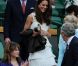 Le prince William et Kate Middleton ont accordé une standing ovation à l'Ecossais Andy Murray, vainqueur en trois sets de Richard Gasquet à Wimbledon le 27 juin 2011.