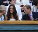 Toujours aussi complices et radieux, le prince William et sa femme Kate Middleton ont fait un détour par le court central de Wimbledon, le 27 juin 2011, avant d'embarquer pour leur visite officielle en Amérique du Nord. Juste le temps de voir Andy Murray se qualifier pour les quarts de finale.