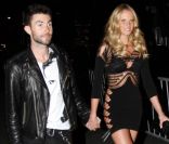 Anne Vyalitsyna et son petit-ami, le leader des Maroon 5,    Adam Levine. NEw York, 11 novembre 2010    