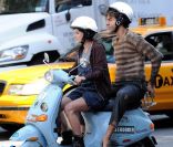 Sacha Baron Cohen et la délirante Anna Faris lors du tournage de <em>The Dictator</em>, à Manhattan, le 27 juin 2011.