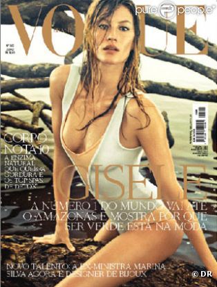 Gisele Bündchen est sublime en couverture du magazine Vogue. Elle a posé au Brésil devant l'objectif de Jacques Dequeker.