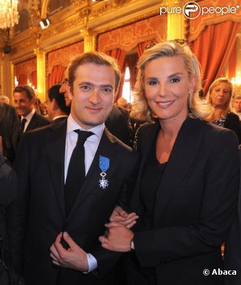 Renaud Capuçon reçoit la Legion d'Honneur en compagnie de son épouse Laurence Ferrari à l'Elysée le 15 juin 2011 à Paris