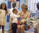 Le 23 juin, la princesse Mathilde a eu un vif succès auprès des enfants d'une école franco-américaine de Harlem.
En juin 2011, avant de songer aux vacances, le prince Philippe et la princesse Mathilde de Belgique effectuaient une mission de rapprochement économique aux Etats-Unis.