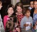 A Washington, la princesse Mathilde et le prince Philippe de Belgique ont pu découvrir la bibliothèque du Congrès. La douce Mathilde en a profité pour donner une nouvelle lecture à des enfants ravis.
En juin 2011, avant de songer aux vacances, le prince Philippe et la princesse Mathilde de Belgique effectuaient une mission de rapprochement économique aux Etats-Unis.