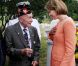 Le 26 juin, la princesse Mathilde de Belgique était le rayon de soleil de commémorations au cimetière militaire national d'Arlington.
En juin 2011, avant de songer aux vacances, le prince Philippe et la princesse Mathilde de Belgique effectuaient une mission de rapprochement économique aux Etats-Unis.