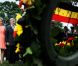 Le 26 juin, la princesse Mathilde de Belgique était le rayon de soleil de commémorations au cimetière militaire national d'Arlington.
En juin 2011, avant de songer aux vacances, le prince Philippe et la princesse Mathilde de Belgique effectuaient une mission de rapprochement économique aux Etats-Unis.