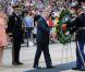 Le 26 juin, la princesse Mathilde de Belgique était le rayon de soleil de commémorations au cimetière militaire national d'Arlington.
En juin 2011, avant de songer aux vacances, le prince Philippe et la princesse Mathilde de Belgique effectuaient une mission de rapprochement économique aux Etats-Unis.