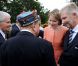 Le 26 juin 2011, la princesse Mathilde et le prince Philippe rencontraient des anciens combattants au cimetière national d'Arlington.
En juin 2011, avant de songer aux vacances, le prince Philippe et la princesse Mathilde de Belgique effectuaient une mission de rapprochement économique aux Etats-Unis.