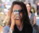 Jessica Alba s'est amusée à prendre en photo les paparazzi dans les rues de Los Angeles, le 30 juin 2011, tandis qu'elle se promenait avec son adorable fille Honor.