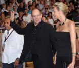 Le prince Albert II de Monaco et sa fiancée Charlene Wittstock au Stade Louis-II de Monaco lors du concert des Eagles, le 30 juin 2011.