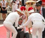Le prince Laurent de Belgique, habitué des dérapages en tout genre, s'est encore fait remarquer : sur le tapis rouge du mariage d'Albert et Charlene au Palais princier, samedi 2 juillet 2011, il s'est étalé par terre, sous les yeux de son épouse la princesse Claire ! 