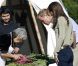 Le duc et la duchesse de Cambridge, au sixième jour de leur visite officielle au Canada, étaient le 5 juillet 2011 dans la province des Territoires du Nord-Ouest. De Yellowknife, ils ont décollé pour le lac Blachford, où ils ont pu s'immiscer dans la vie tribale des Aborigènes puis savourer quelques heures d'intimité sur Eagle Island. 