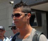 A 26 ans, Cristiano Ronaldo est un homme comblé : en plus d'avoir battu un record historique au football en marquant 53 buts, il vit avec la femme la plus sexy du monde depuis plus d'un an. Turquie, 19 juin 2011 