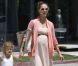 Jessica Alba : promenade complice avec sa petite Honor dans les rues de Los Angeles. Le 8 Juillet 2011