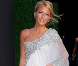 Blake Lively très en beauté en Marchesa lors de la soirée des BAFTAs organisée à Los Angeles avec comme invités de prestige, le prince William et Kate Middleton. Le 9 juillet 2011<br />