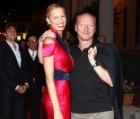 En Italie au festival du film d'Ischia, la sublime Karolina Kurkova rayonne au bras de Paul Haggis 