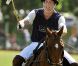 Le prince William a sonné la charge et marqué trois fois pour son équipe du Royal Salute, victorieuse de l'équipe Audi/American Express.
Samedi 9 juillet 2011, chacun sa mission pour le prince William et son épouse la duchesse Catherine de Cambridge : au Santa Barbara Polo and Racquet Club, le futur roi d'Angleterre jouait un match caritatif, et sa charmante Kate remettait les récompenses... Assorties d'une onde de charme.