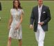 La complicité de William et Kate a encore fait merveille, lors de leur après-midi polo à Santa Barbara.
Samedi 9 juillet 2011, chacun sa mission pour le prince William et son épouse la duchesse Catherine de Cambridge : au Santa Barbara Polo and Racquet Club, le futur roi d'Angleterre jouait un match caritatif, et sa charmante Kate remettait les récompenses... Assorties d'une onde de charme.