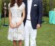 La complicité de William et Kate a encore fait merveille, lors de leur après-midi polo à Santa Barbara.
Samedi 9 juillet 2011, chacun sa mission pour le prince William et son épouse la duchesse Catherine de Cambridge : au Santa Barbara Polo and Racquet Club, le futur roi d'Angleterre jouait un match caritatif, et sa charmante Kate remettait les récompenses... Assorties d'une onde de charme.