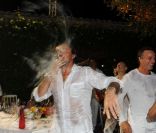 Henri Leconte et David Ginola à la soirée blanche, aux Moulins de Ramatuelle, le 10 juillet 2011.
