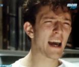 Vincent Cassel en 1988 dans le clip de Tristan. Il est à fond dans la musique ! 