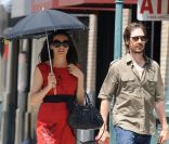 Famke Janssen en promenade à New York avec son chien et son chéri, le 16 juillet 2011