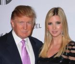 Ivanka Trump et son père Donald lors d'une soirée en août 2008 à Los Angeles 