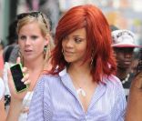 Rihanna fait du shopping avec ses amis à New York le 18 juillet 2011
