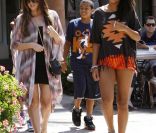 Khloé Kardashian et les deux enfants de son mari Lamar Odom, le 9 juillet 2011 à Malibu. 