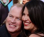 Neal McDonough et son épouse Ruvé vont être les heureux parents d'un quatrième enfant... Et c'est une fille !