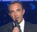 À la fin de la cérémonie des NRJ Music Awards 2009, Nikos Aliagas explique que la récompense de Rihanna a été décernée par erreur à Katy Perry.