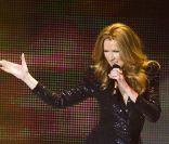 Céline Dion en Balmain sur la scène du Ceasars Palace, à Las Vegas, le 15 mars 2011.