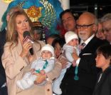 Céline Dion, René Angelil, René-Charles et les jumeaux Eddy et Nelson, à Las Vegas, le 16 février 2011.