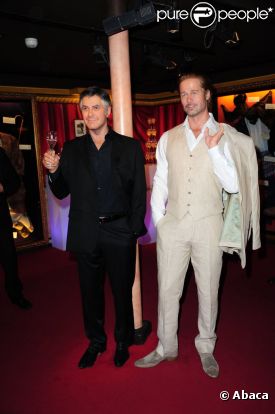 Brad Pitt a débarqué au musée Grévin de Paris ce mardi 26 juillet 2011 aux côtés de George Clooney