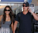 Nick Lachey et Vanessa Minnillo arrivent à l'aéroport de Los Angeles le 25 juillet 2011