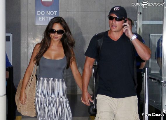Nick Lachey et Vanessa Minnillo arrivent à l'aéroport de Los Angeles le 25 juillet 2011
