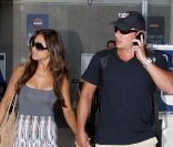 Nick Lachey et Vanessa Minnillo arrivent à l'aéroport de Los Angeles le 25 juillet 2011