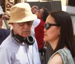 Woody Allen tourne le film  Bop Decameron  à Rome, le 29 juillet 2011. Son épouse Soon-Yi lui a rendu visite sur le tournage.